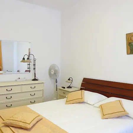 Elyse Monterosso al Mare