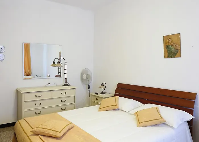 Elyse Monterosso al Mare